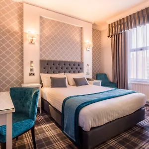 Carlton 3*, Newcastle upon Tyne United Kingdom